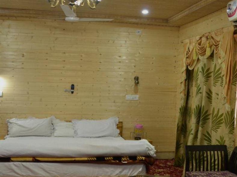 Hotel Grg Residency Srīnagar Esterno foto